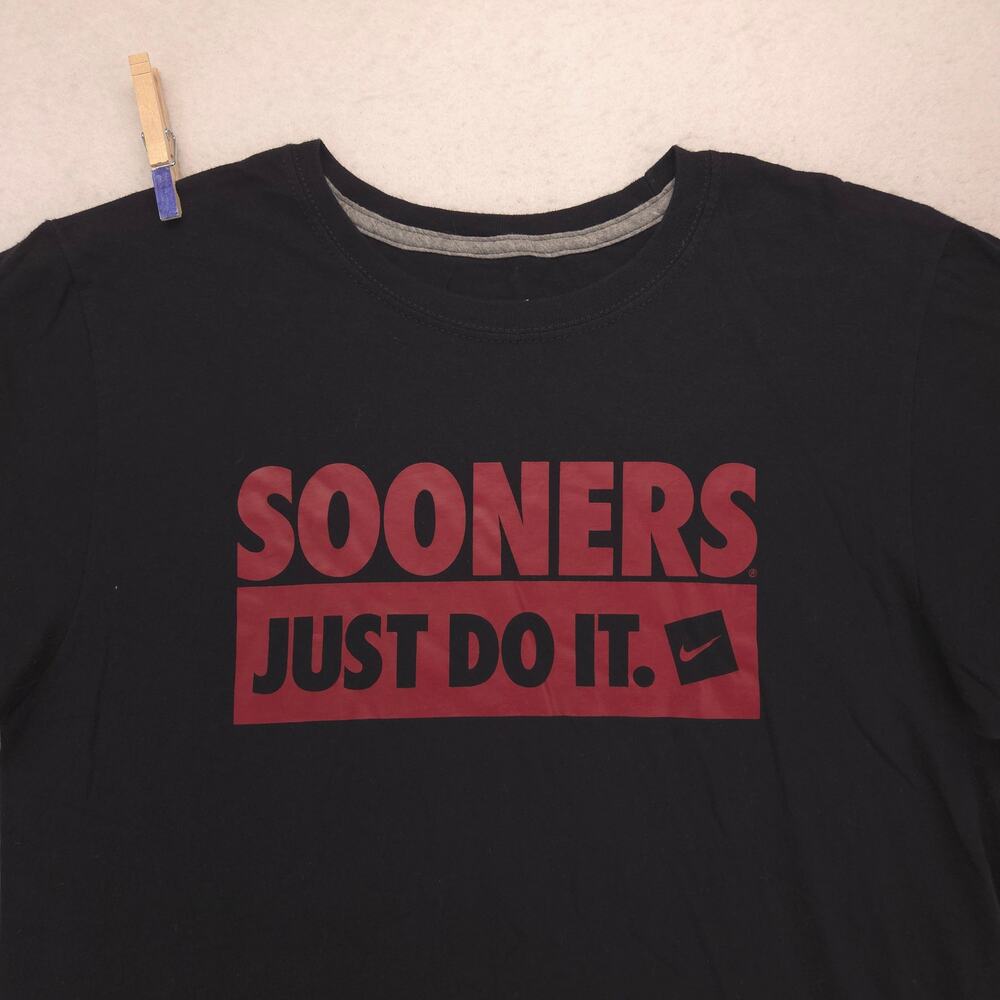 Nike Sooners Crew Neck Graphic Short Sleeve T Shirt Mens Size Small S Black